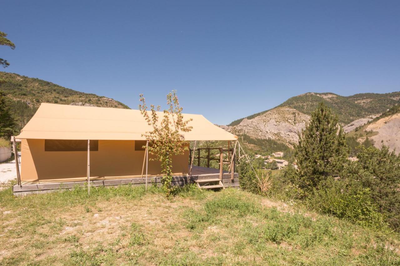 Camping Les Princes D'Orange Hotel Orpierre Exterior photo