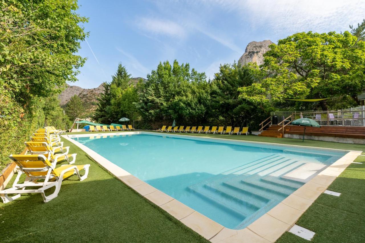 Camping Les Princes D'Orange Hotel Orpierre Exterior photo