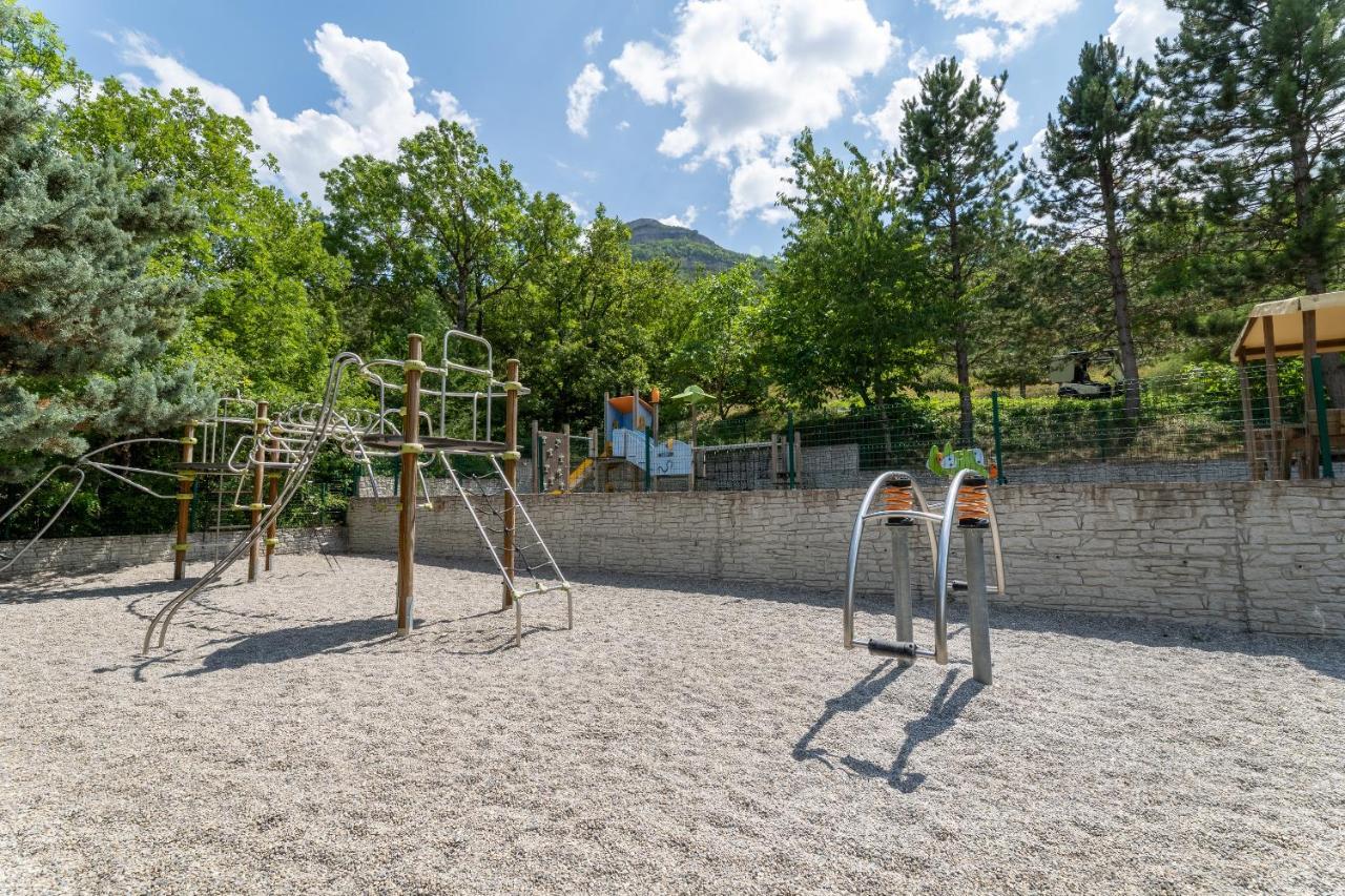 Camping Les Princes D'Orange Hotel Orpierre Exterior photo