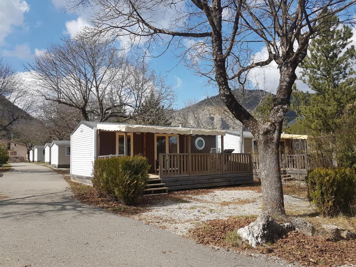 Camping Les Princes D'Orange Hotel Orpierre Exterior photo